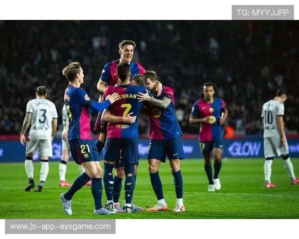 巴塞罗那左路连续短传，防线被拉成直线