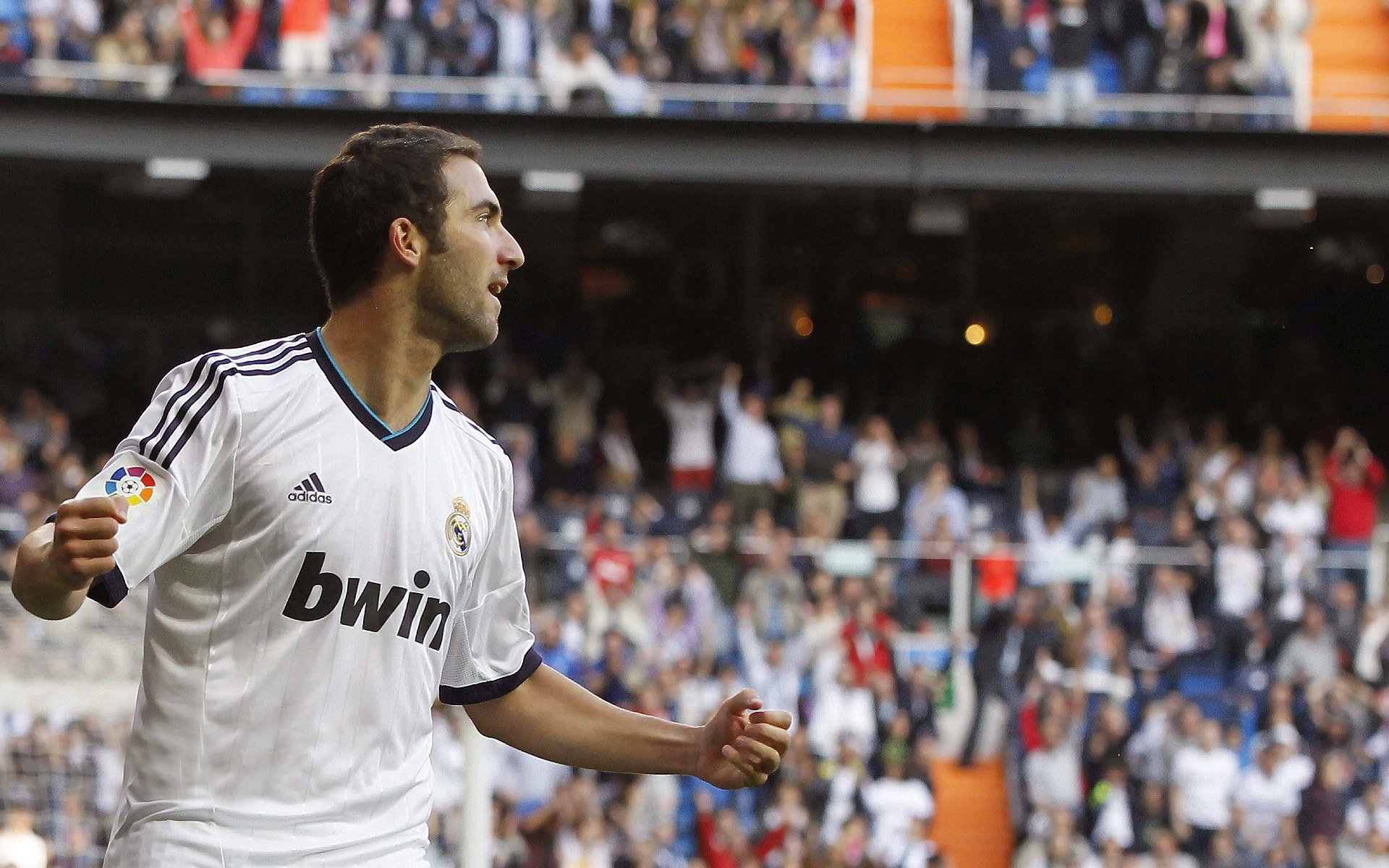 西甲足球与文化融合中的市场推广案例,西甲联赛广告宣传语